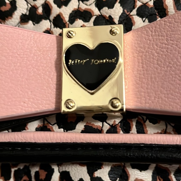 Betsy Johnson purse, this is super cute . Just love it. - Picture 3 of 13